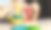 孩子们的手玩一个教育多色拼图玩具的特写图片下载