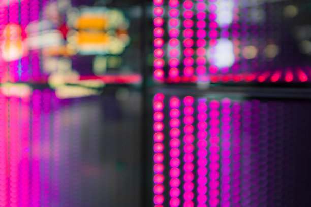 品红，串灯，墙，角，交界处，阴影，单色，角，失焦，散景色晕图片下载