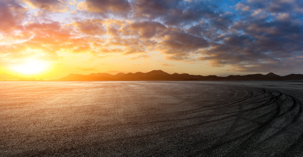 柏油路及山地图片下载