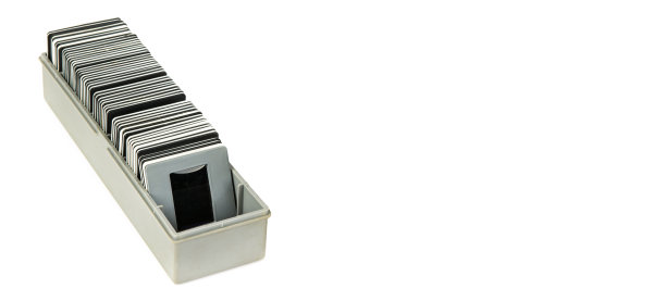 照片幻灯片在一个盒子孤立的白色。文本的空闲空间。宽的照片。图片下载