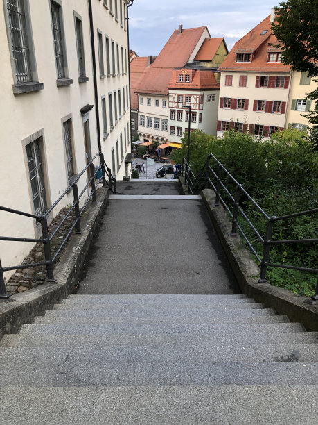 城市里的长楼梯图片下载