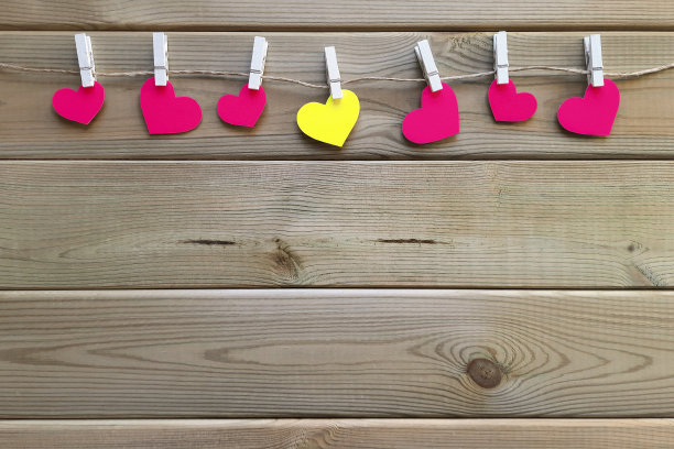 模板的广告推广，销售，情人节折扣，母亲节与地方文本。图片下载