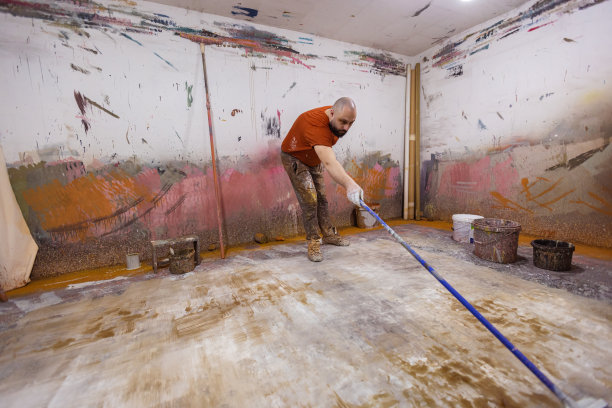 艺术家在工作室图片下载