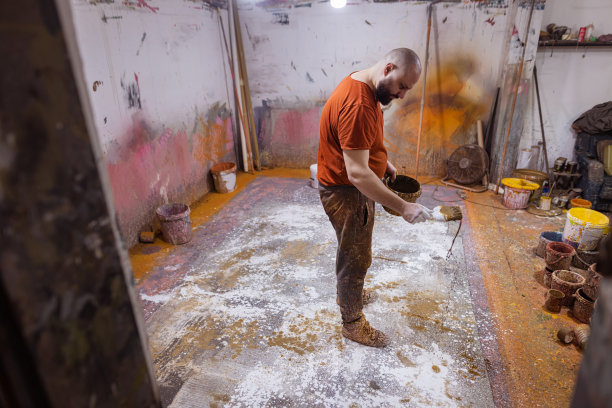 从事绘画的艺术家图片下载