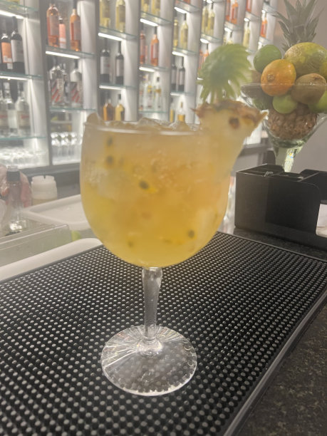 用酒卖弄风情图片下载