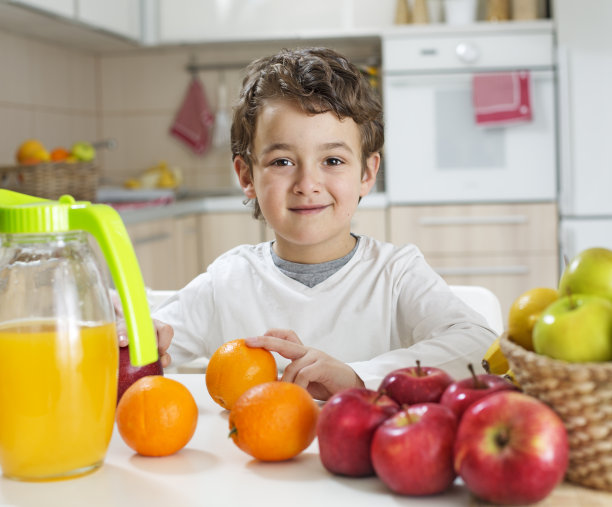 Boye吃健康的早餐图片下载