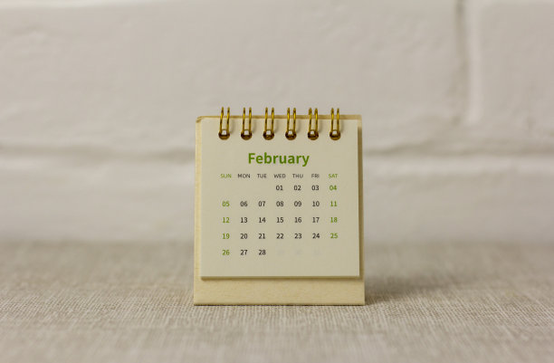 你好,2月。2023年2月的桌面日历，用于规划和管理每个日期。图片下载