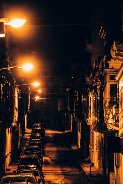 夜晚的老城街道-马耳他图片下载