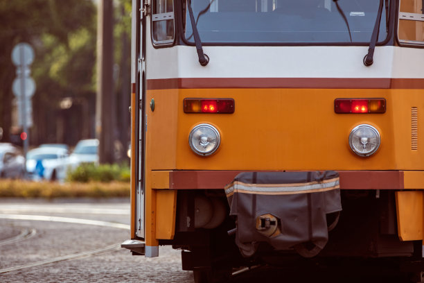 匈牙利布达佩斯的有轨电车公共交通。图片下载