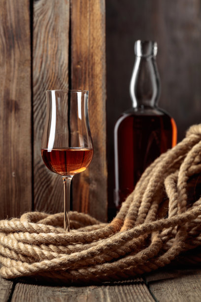 用朗姆酒、干邑或威士忌吸鼻。图片下载