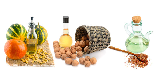 设置植物油，种子和坚果隔离在白色。拼贴画。宽的照片。图片下载