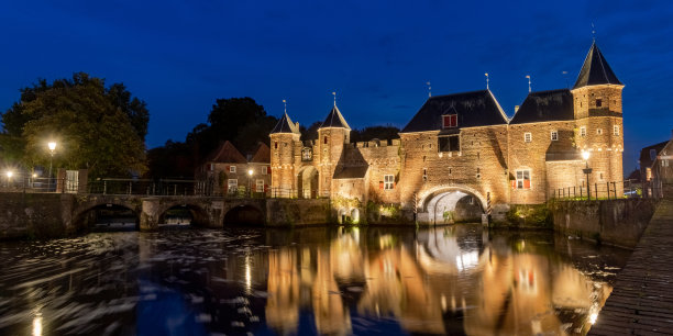 Koppelpoort是荷兰乌得勒支省阿默斯福特市的一座中世纪水陆大门图片下载