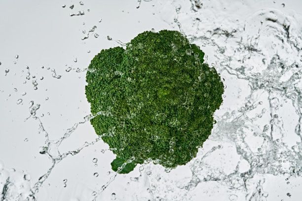 高速摄影蔬菜水飞溅图片下载