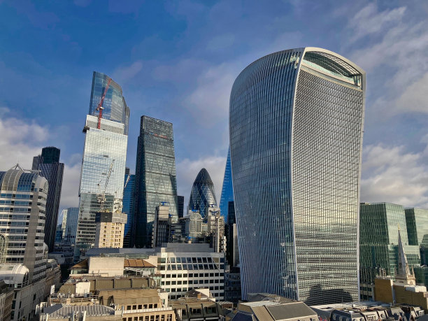 晴空下的伦敦天际线图片下载