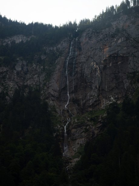 罗斯巴赫瀑布瀑布瀑布在贝希特斯加登国家公园科尼西奥伯西德国巴伐利亚阿尔卑斯山图片下载