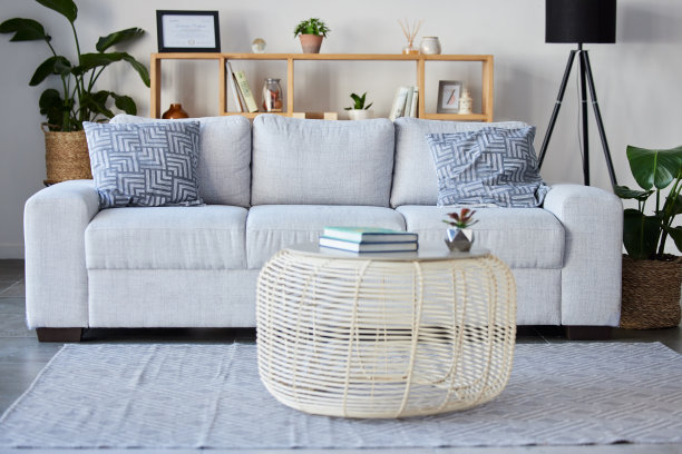 背景空客厅，休息室和沙发，沙发和舒适的空间在现代住宅，家庭和公寓。室内设计，家具和豪华物业的房地产，住宿和生活方式图片下载