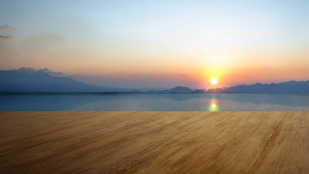 木质地板与湖泊景观图片下载