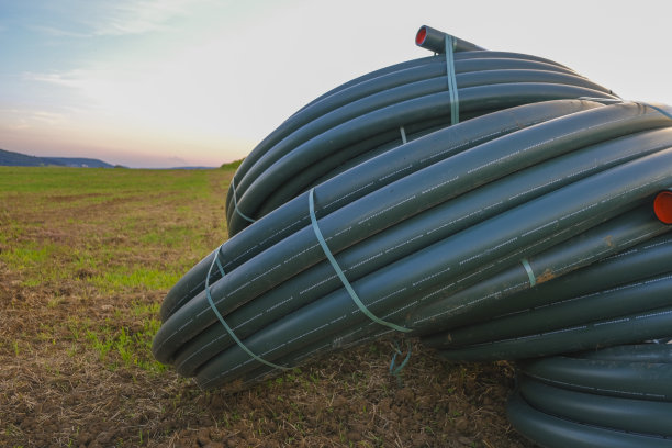 水暖塑料管。水暖设备。管道敷设。把水送到家里。水管软管图片下载
