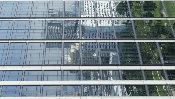 现代办公大楼的一部分。建筑与复制空间。图片下载