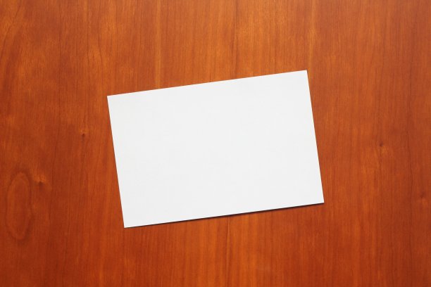 用别针钉在白纸上作便条图片下载