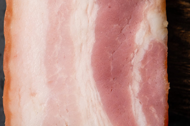 培根特写微距照片。烟熏五花肉特写。图片下载