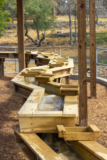 西部老金矿人工木瀑布降水工程图片下载