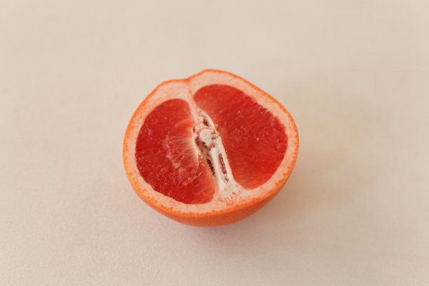 大半个成熟的葡萄柚图片下载