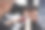 专业美发师在理发店为客户服务图片下载