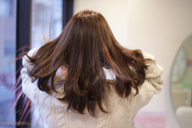 女子背部美容沙龙形象图片下载