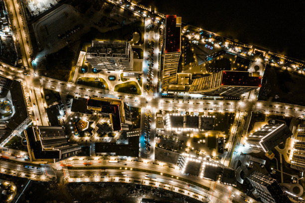 从无人机的角度看现代贝尔格莱德的夜晚图片下载