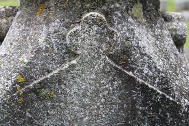 近距离观察混凝土雕像图片下载