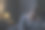 抑郁的亚洲老年妇女坐在床上无法入睡，因为失眠图片下载