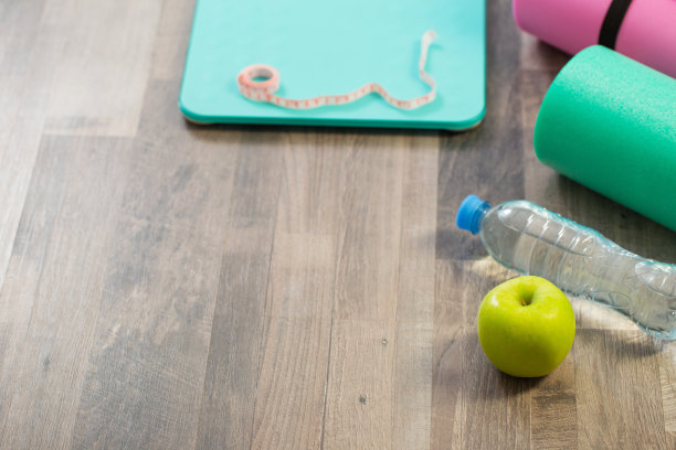 木质地板健身垫，健康运动理念图片下载