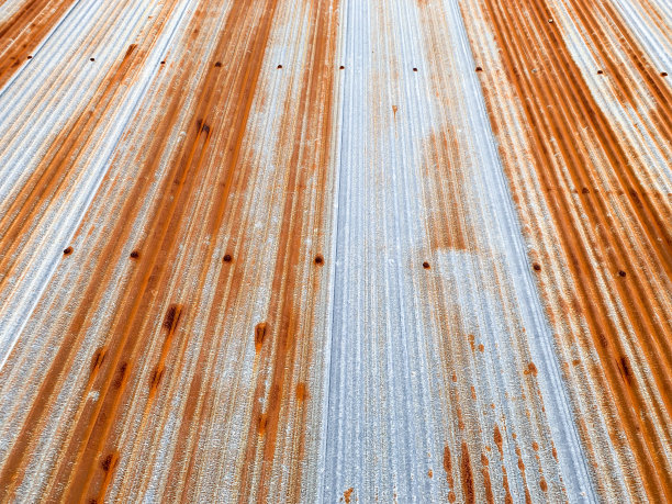 生锈的锌屋顶背景图片下载