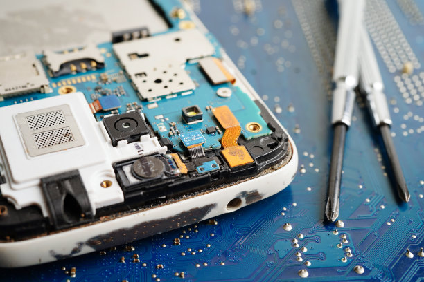 维修和升级手机、电子、电脑硬件和技术概念。图片下载