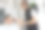 在理发店剃须的白人男子。图片下载