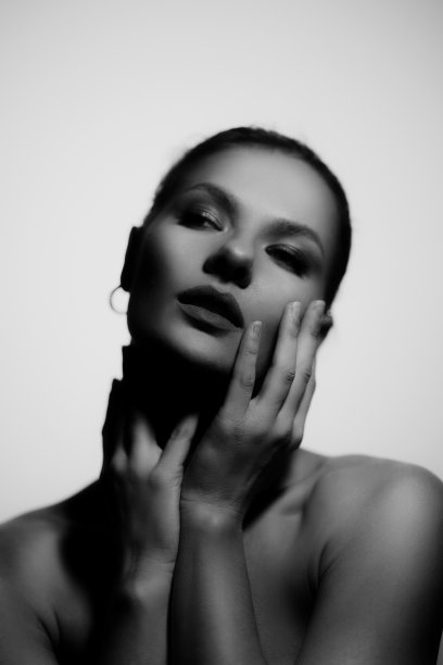 女性身体创意皮影戏。图片下载