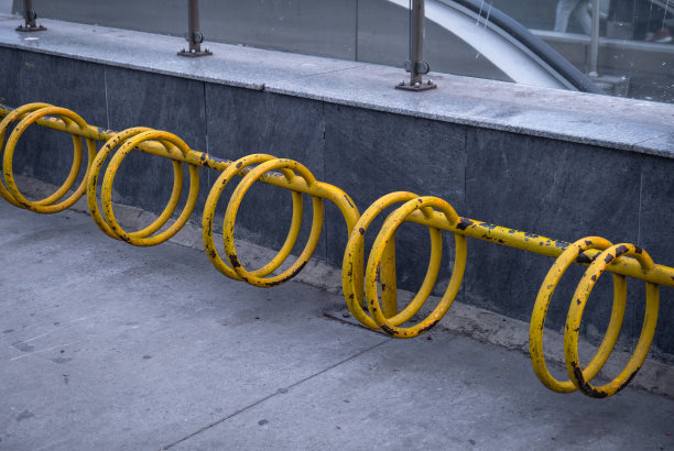 空的自行车停车位。Kadikoy,伊斯坦布尔。图片下载