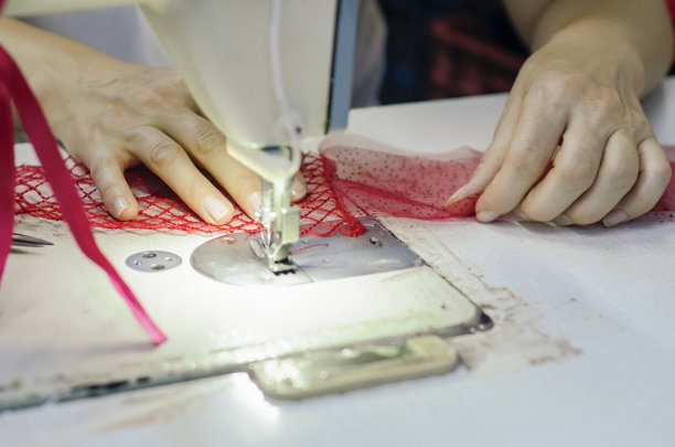 时装设计师缝纫婚纱库存照片图片下载