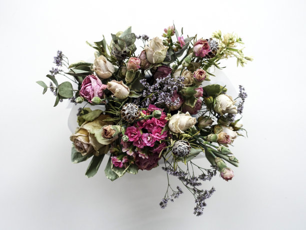 美丽的一束枯萎的花。从上面看插花图片下载