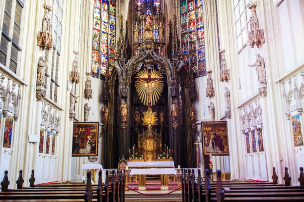 维也纳玛丽亚教堂的内部视图。图片下载