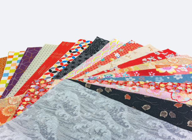 以传统图案设计为特色的日式白底布。图片下载