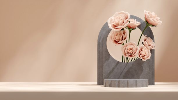 三维渲染模型在水磨石纹理块平台与白色花园玫瑰和复制空间图片下载