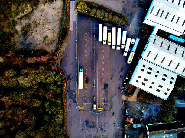 绿色Vs城市图片下载