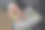 法国巴黎- 02 03 2023:静物。一名身着西装的男子手里拿着不同面额的欧元钞票图片下载
