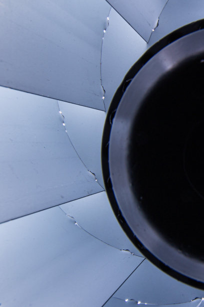 排风机叶轮打开，前后背景模糊，散景效果图片下载