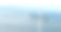 无人战斗飞行器在城市上空无声飞行。图片下载