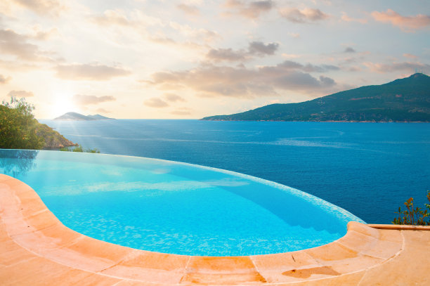 有大海的无边泳池图片下载