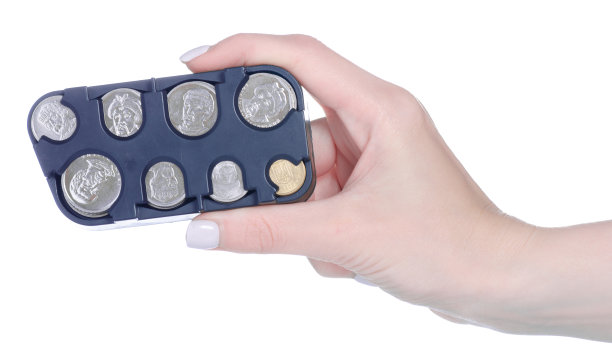 硬币塑料夹在手图片下载