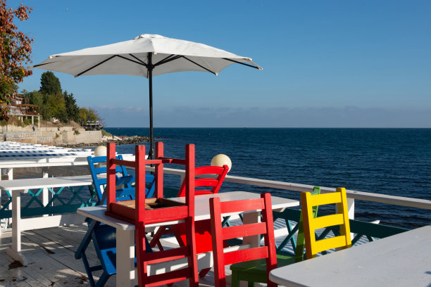 季节过后的海边咖啡馆图片下载